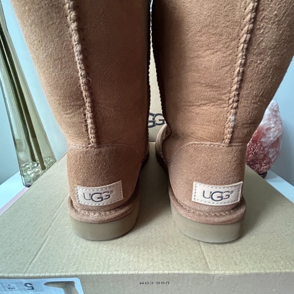 NWT Ugg Women's Classic Short II - Picture 4 of 13